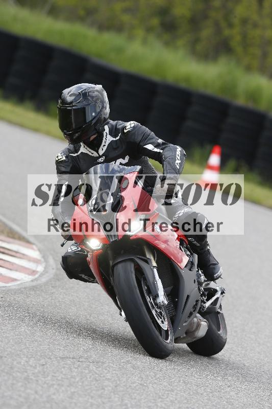 Archiv-2025/09 22.04.2025 Cornu Master School ADR/rot-rouge/80